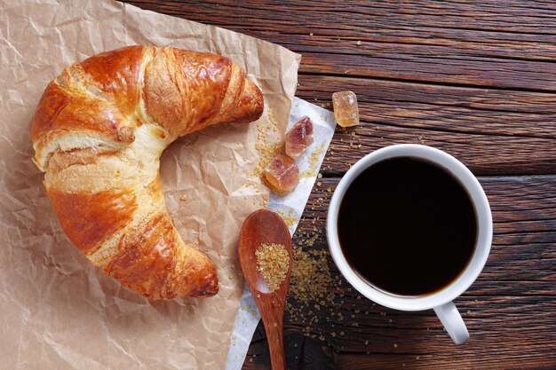 写真 クロワッサンとコーヒー