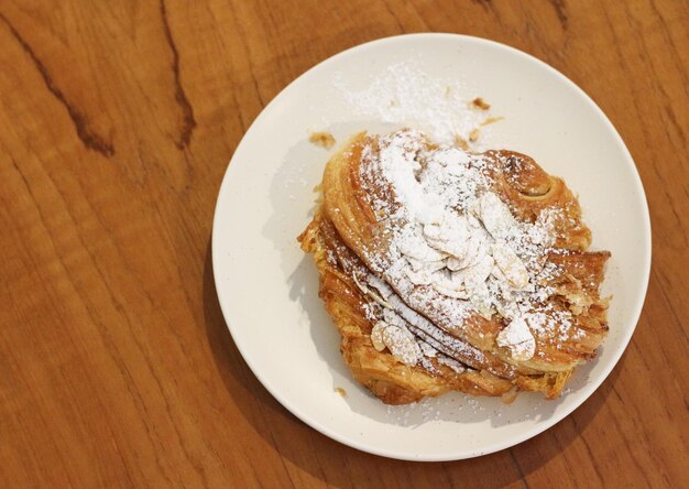 Photo croissant bread at the cafe