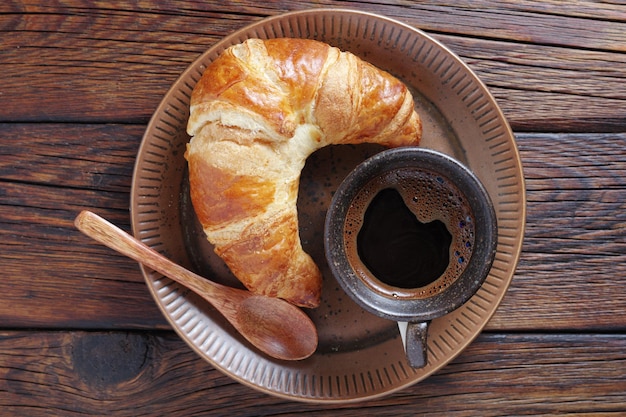 Croissant en koffie