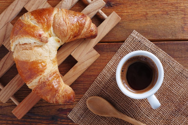 Croissant en koffie