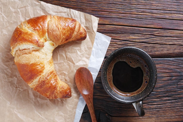 Croissant en koffie