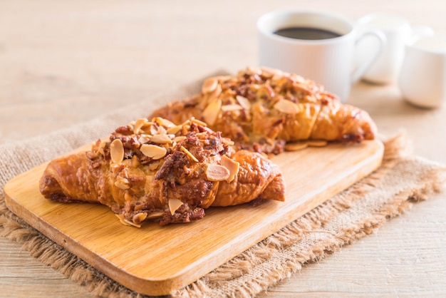 croissant met amandelen