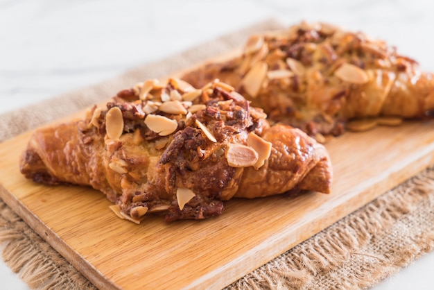 croissant met amandelen