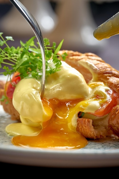 Croissant with poached egg and hollandaise sauce