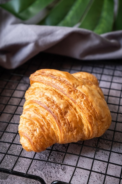 Croissants op bakrek