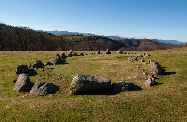 사진 산 꼭대기에 cromlech