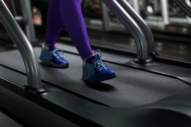 Crop legs on treadmill