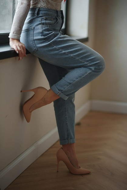 건강하고 아름다운 우아한 여성의 다리를 자른 클로즈업 사진