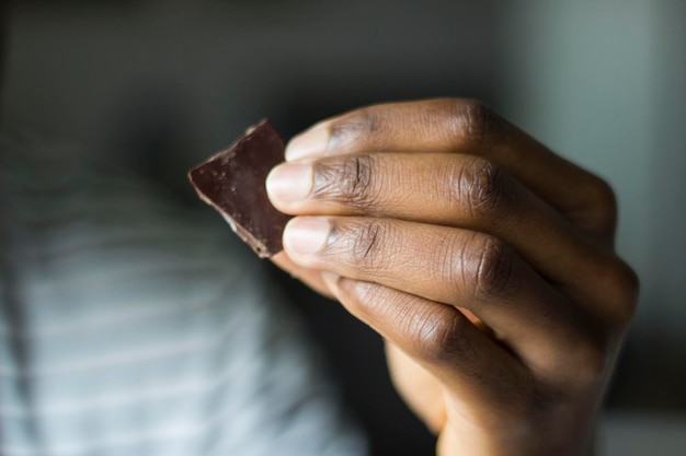 Photo cropped hand holding chocolate