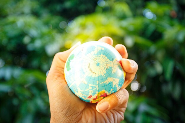 Photo cropped hand holding globe