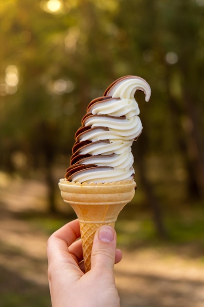 Photo cropped hand holding ice cream cone