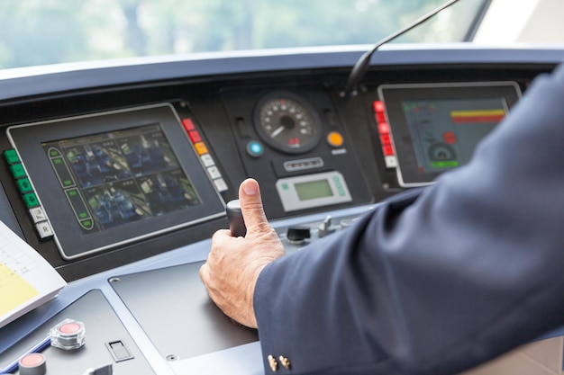 Photo cropped hand of man driving vehicle