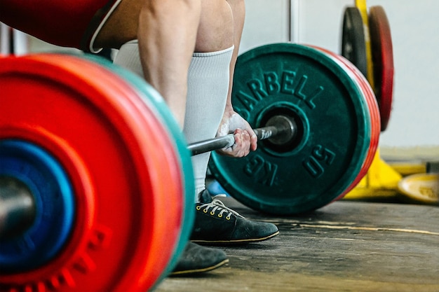 Photo cropped hand of man exercising in gym