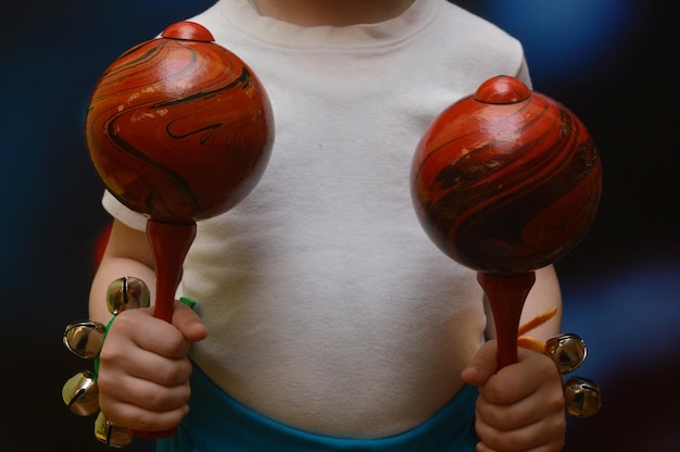 Photo cropped hand of man holding equipment