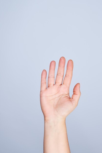 Photo cropped hand of person gesturing against white background