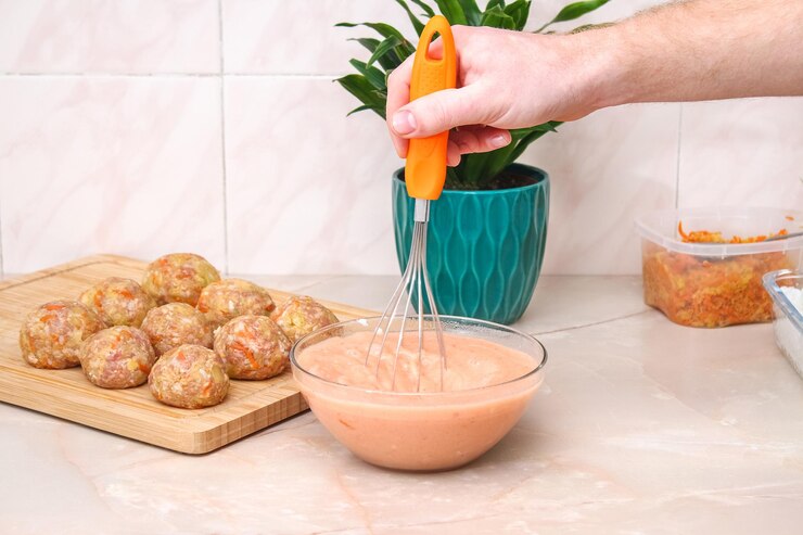 फोटो cropped hand of person preparing food on table