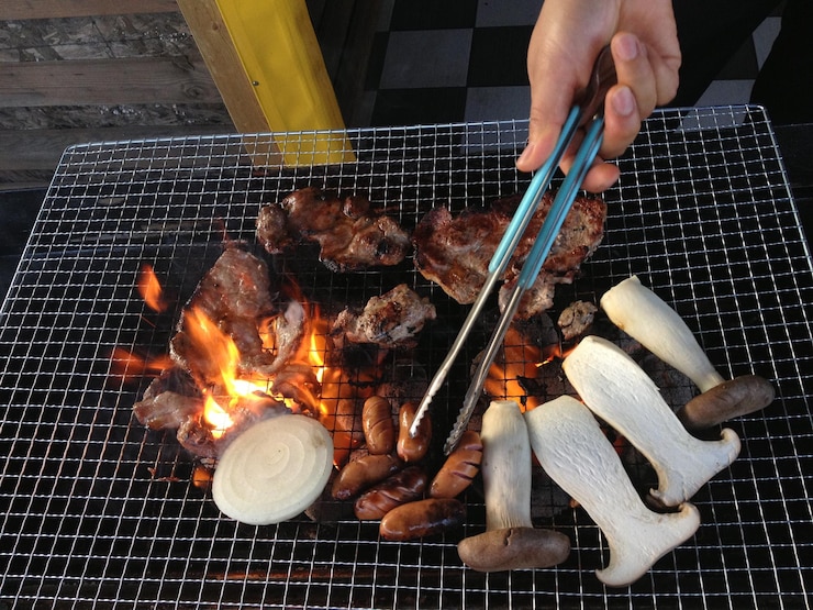 Photo 料理を準備している人の切断された手