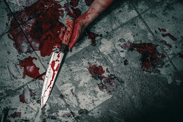 Photo cropped hand of woman with blood on floor