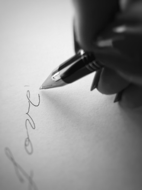 Foto scrittura a mano tagliata su carta