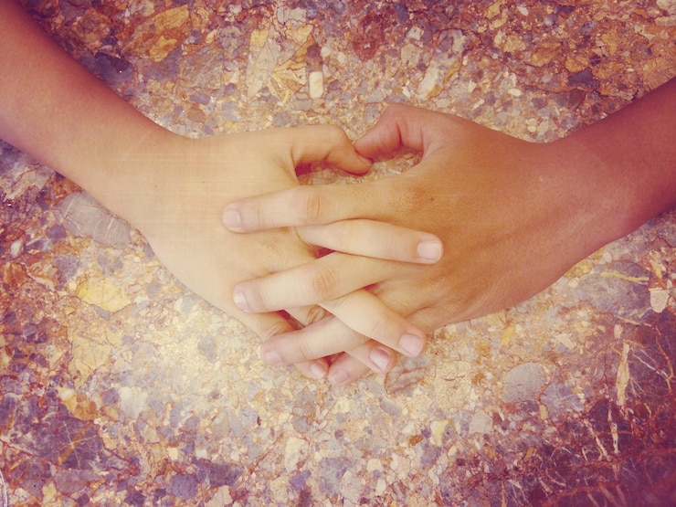 Photo cropped hands on field