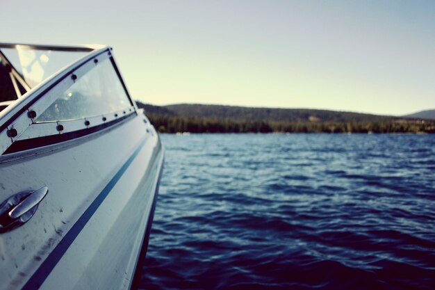 Photo cropped image of boat in water