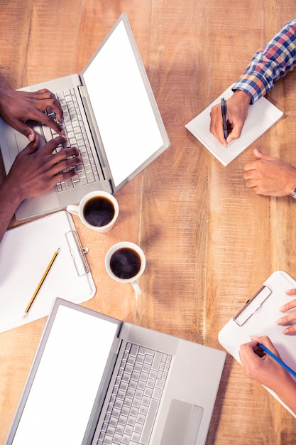 Photo cropped image of business people working at desk in office