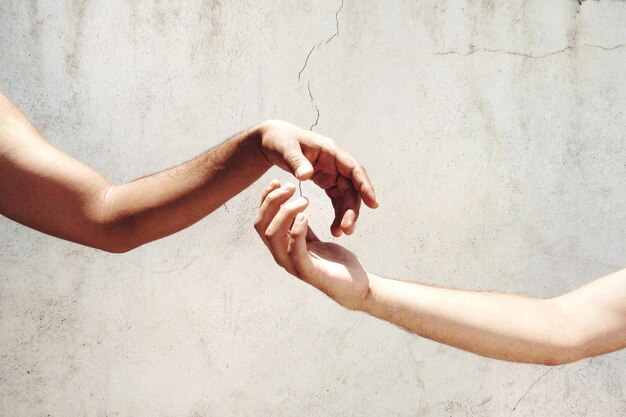 Photo cropped image of couple against wall