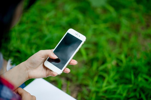 cropped image of hand holding smart phone