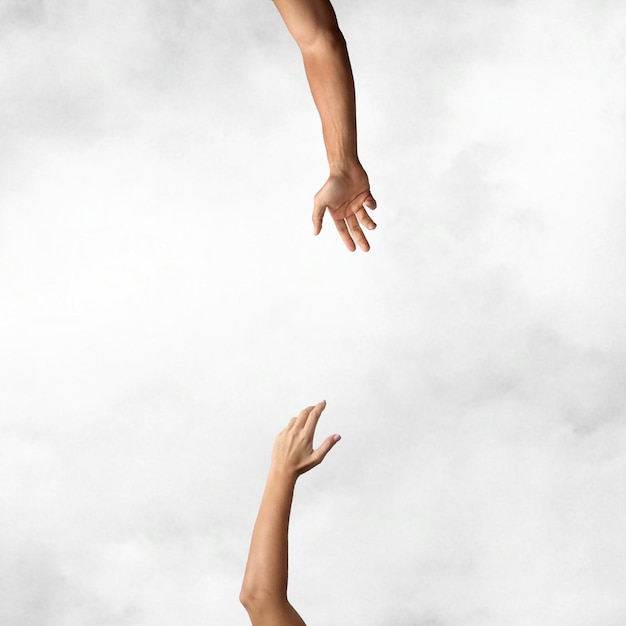 Photo cropped image of hands against cloudy sky