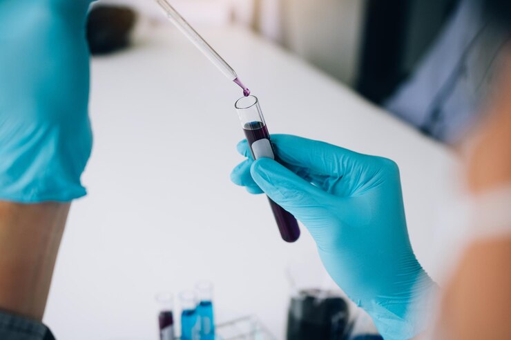 Photo cropped image of male scientist experimenting in laboratory