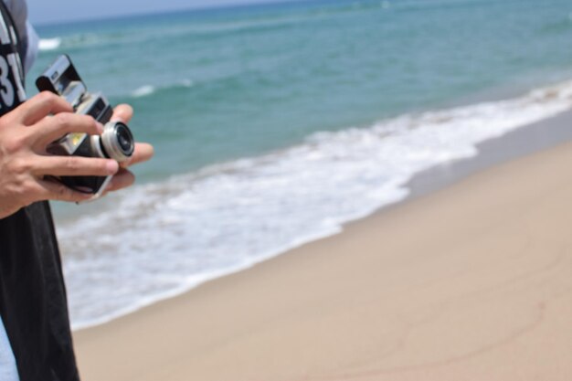 Photo cropped image of man on beach