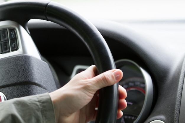 Photo cropped image of man driving car