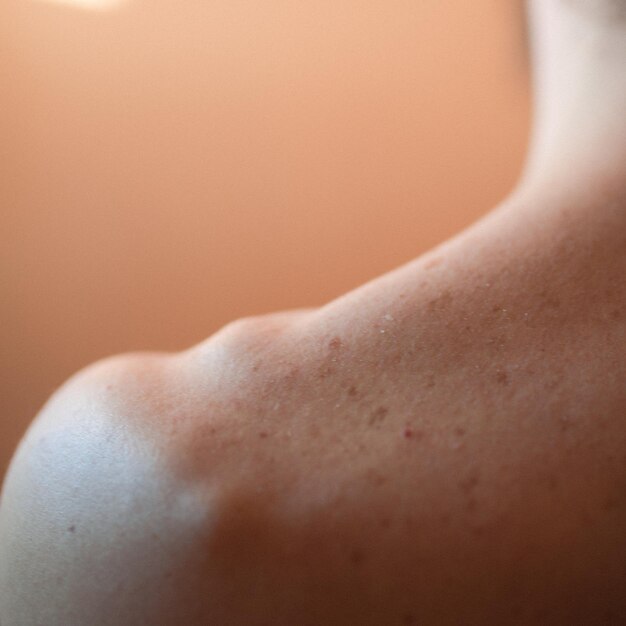 Photo cropped image of man shoulder