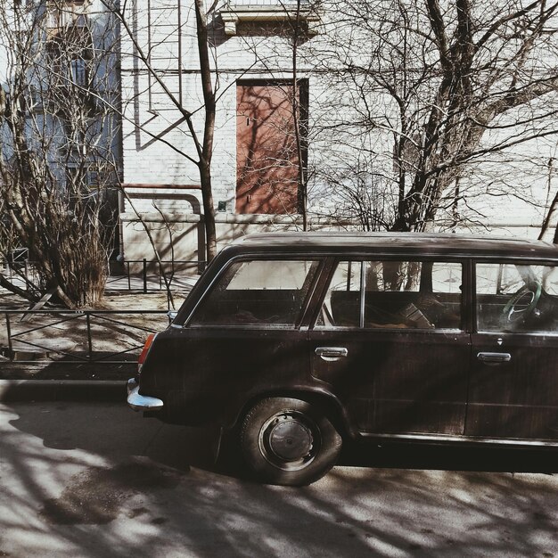 Photo cropped image of old-fashioned station wagon car on street