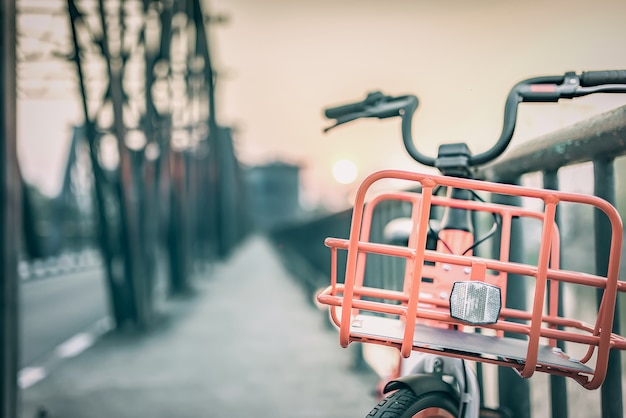 Photo cropped image of vintage bicycle with sunlight