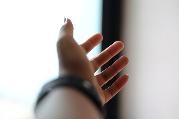 Photo cropped image of woman hand