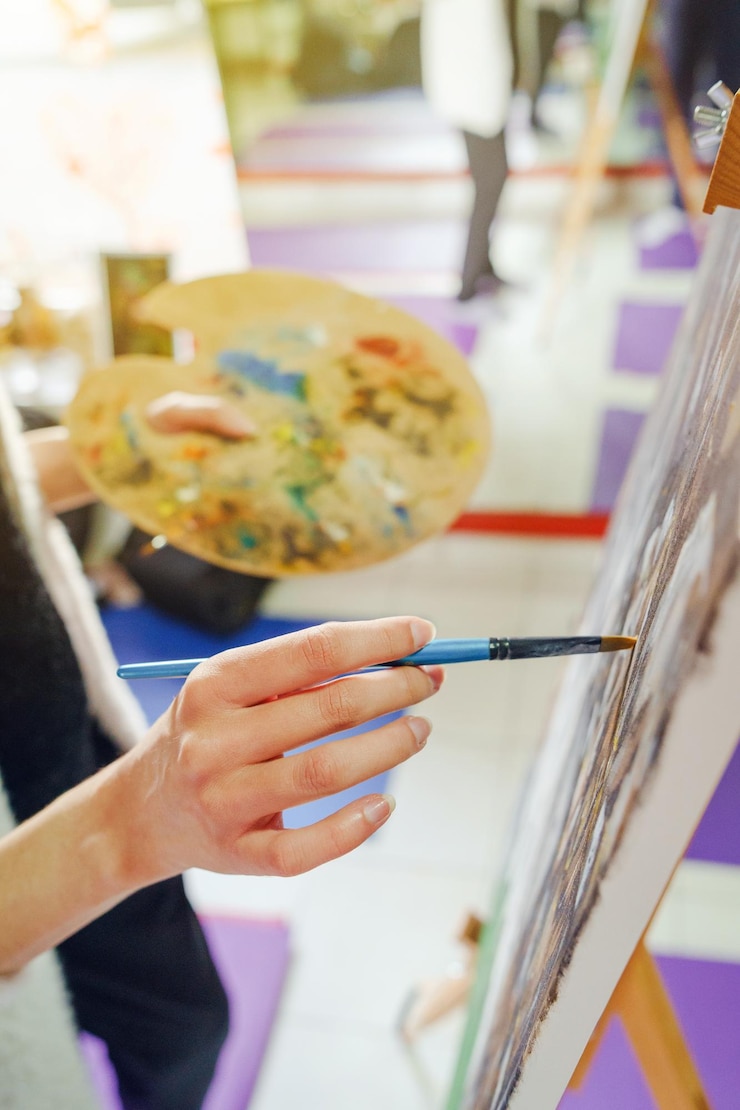 Photo ステーブルに描かれた女性のカットされた画像