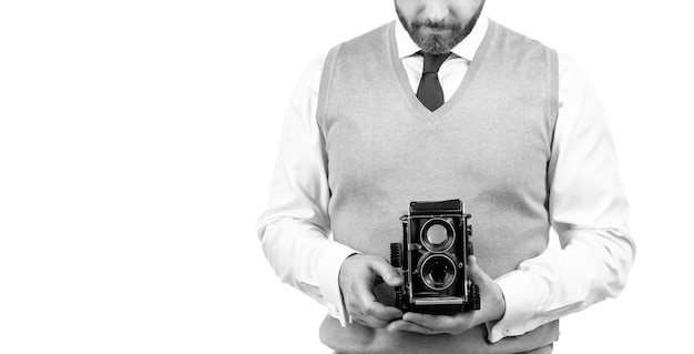 Обрезанный мужчина фотографирует парня с фотоаппаратом в руках любительской и профессиональной фотографии