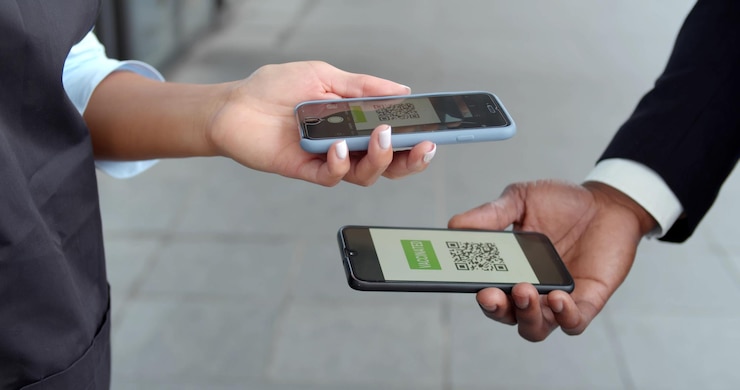 Photo cropped shot of restaurant worker scanning qr code of vaccination digital passport on smartphone app