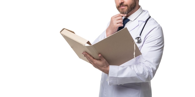 흰색에 고립 된 폴더 의사와 의사의 자른 보기 의사는 의료 기록을 읽습니다