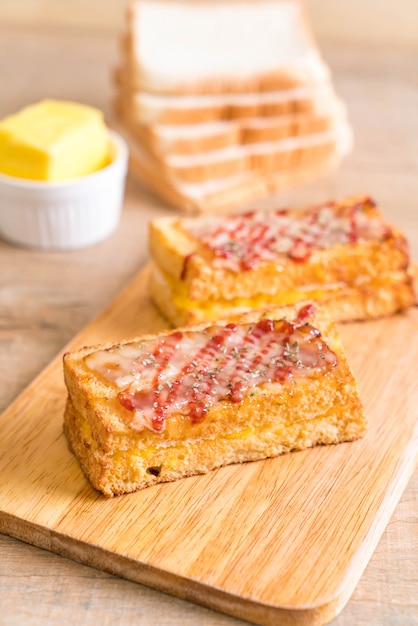 croque monsieur бекон и яичный сэндвич