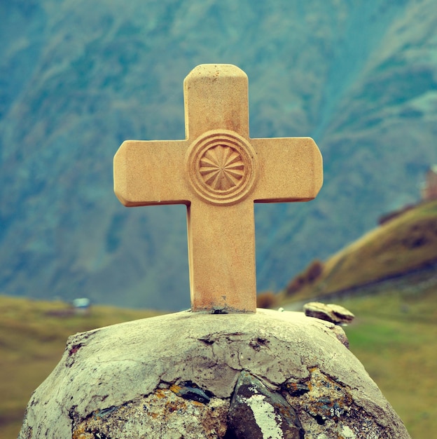 Foto chiesa della croce e della santa trinità kazbegi georgia