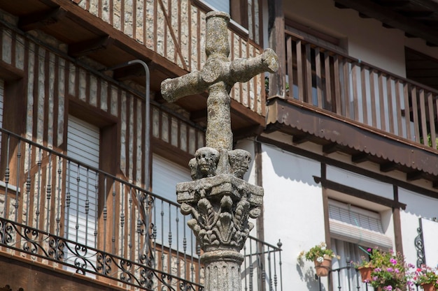 Croce nel villaggio di mogarraz, salamanca, spagna