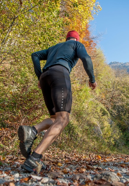 Crosscountry-training in het bos