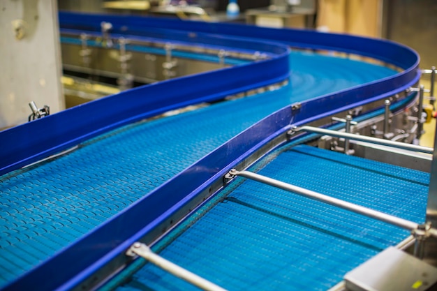 Crossing of the blue roller and conveyor beverage