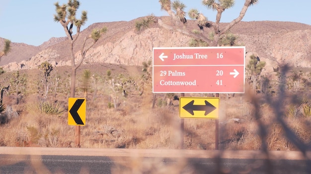 Photo crossroad sign road intersection california usa joshua tree desert wilderness