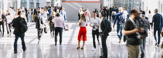 Photo crowd of anonymous blurred people at a trade fair