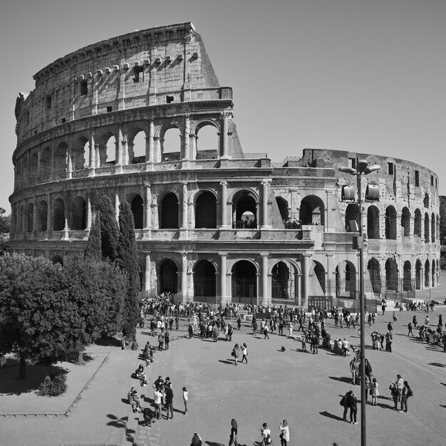 Foto la folla fuori dal colosseo