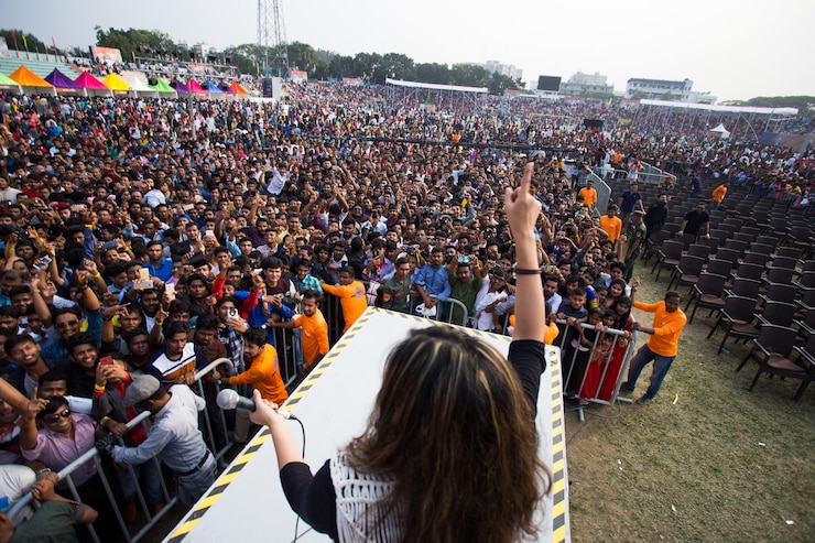 फोटो crowd partying stage live concert summer music festival asian stage concert in public place