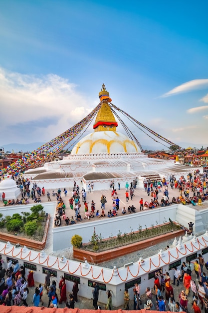 Photo crowd visiting temple in city